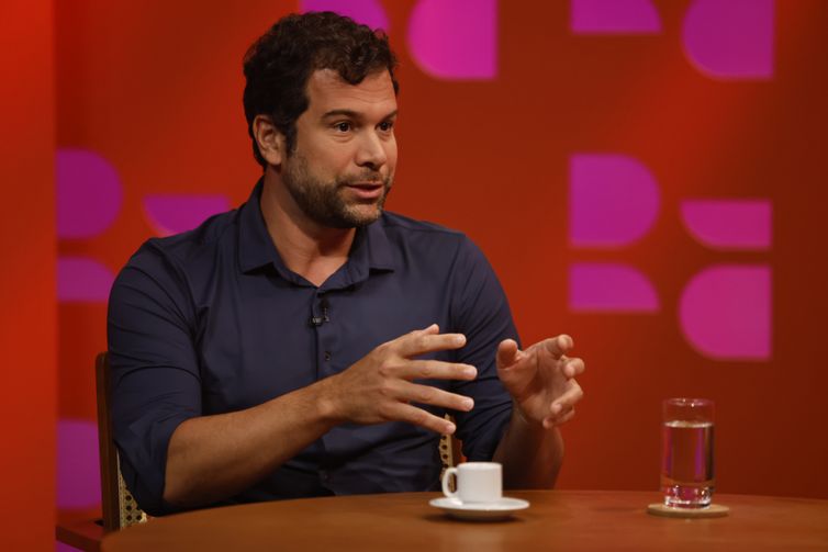 Paulo Pinto/Agência Brasil São Paulo (SP), 12/03/2025 - DR com Demori recebe o economista Pedro Rossi. Foto: Paulo Pinto/Agência Brasil