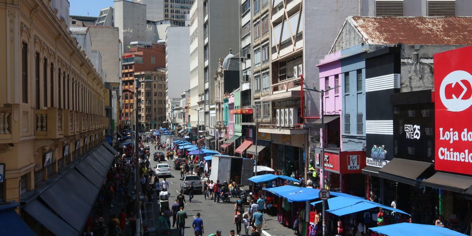 Desemprego atinge 6,8% em 2023, menor taxa trimestral desde 2014