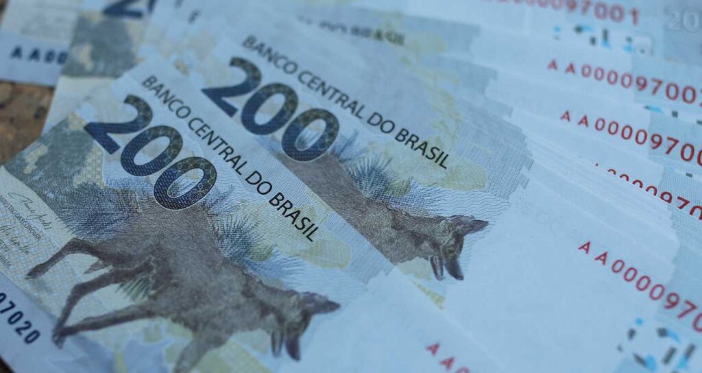 "Dívida pública federal atinge R$ 7,492 trilhões em fevereiro, com alta de 3,30%, segundo Tesouro Nacional"