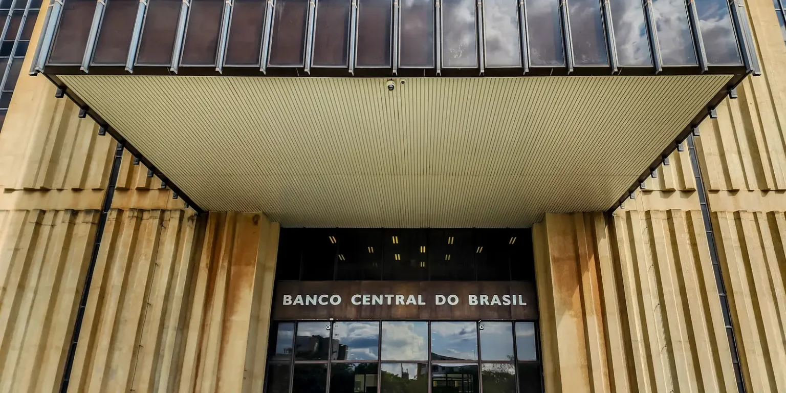 "BC revisa previsão do PIB de 2025 para 1,9% de crescimento"