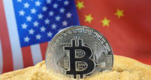 Bitcoin (BTC) Aprofunda Queda Devido à Guerra Comercial entre China e EUA: Confira os Preços Atuais das Criptomoedas