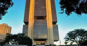 Banco Central mantém Selic alta por mais tempo para preservar liberdade da política monetária
