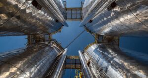 Produção Industrial do Brasil em Fevereiro 2025: Expectativas Frustradas e Recuo Acelerado