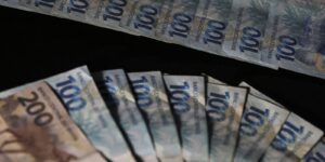 Dívida Pública Brasileira Aumenta 3,3% em Fevereiro e Chega a R$ 7,5 Trilhões
